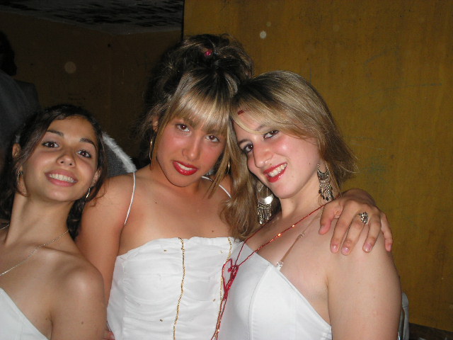 Cinthia Juli y Mely.jpg